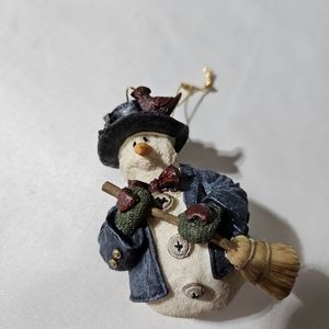 Boyds Bears Willie With Broom